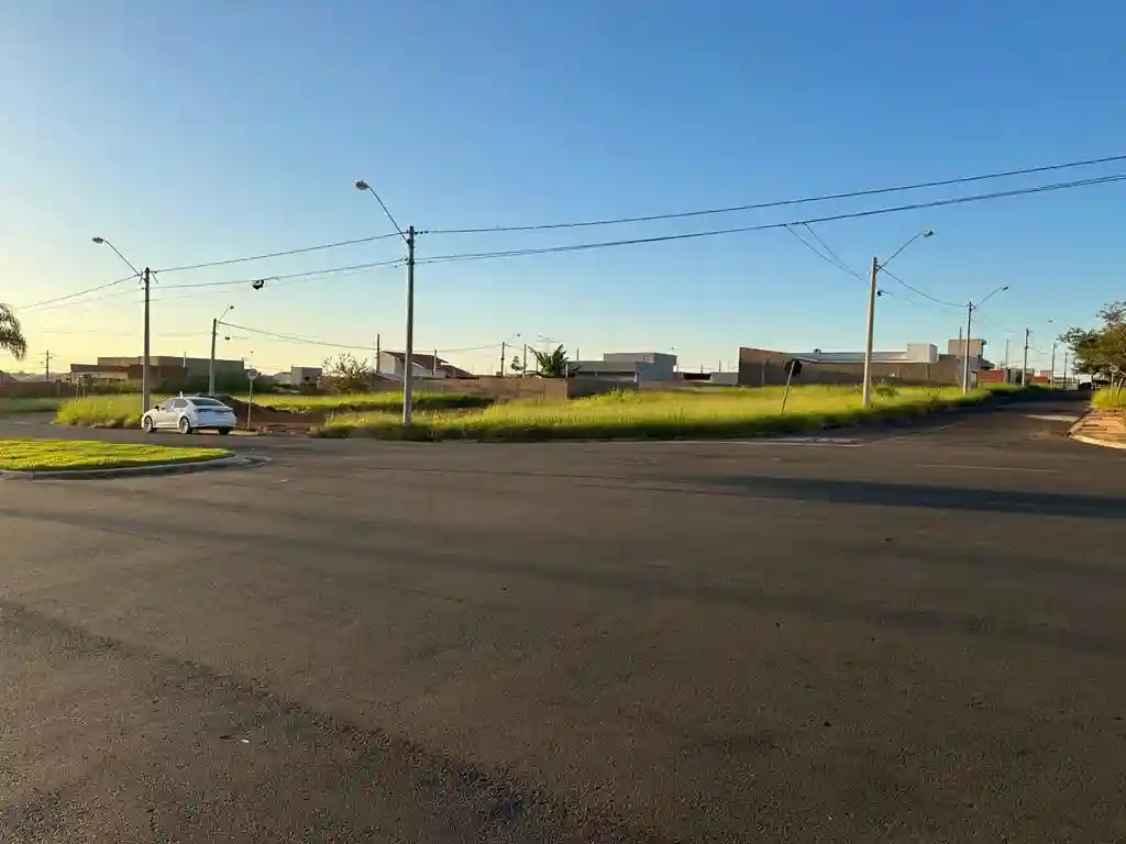 Terreno / Lote / Condomínio à venda — foto 1 de 3