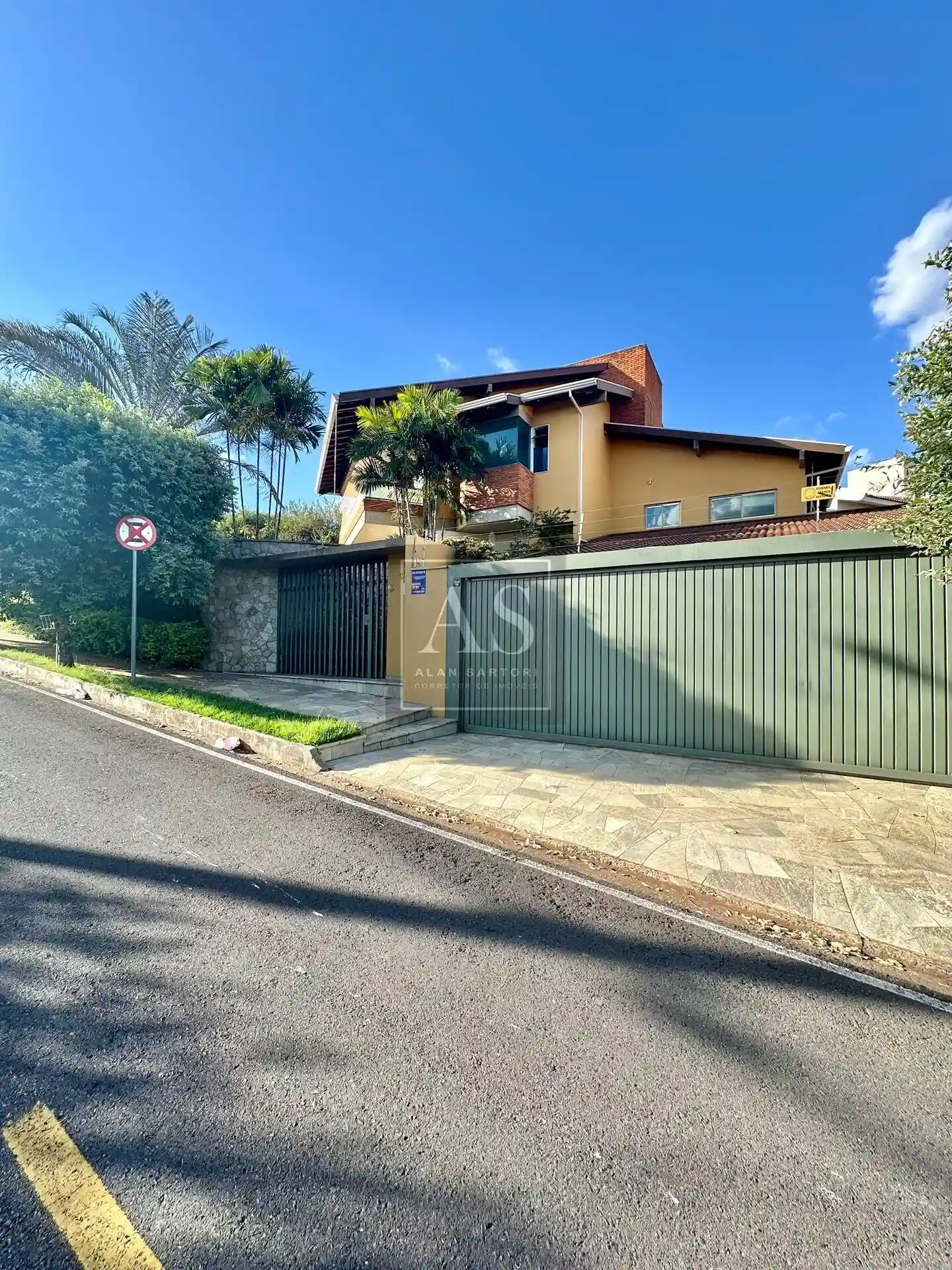 Sobrado com 4 quartos à venda, 405m² — foto 1 de 39