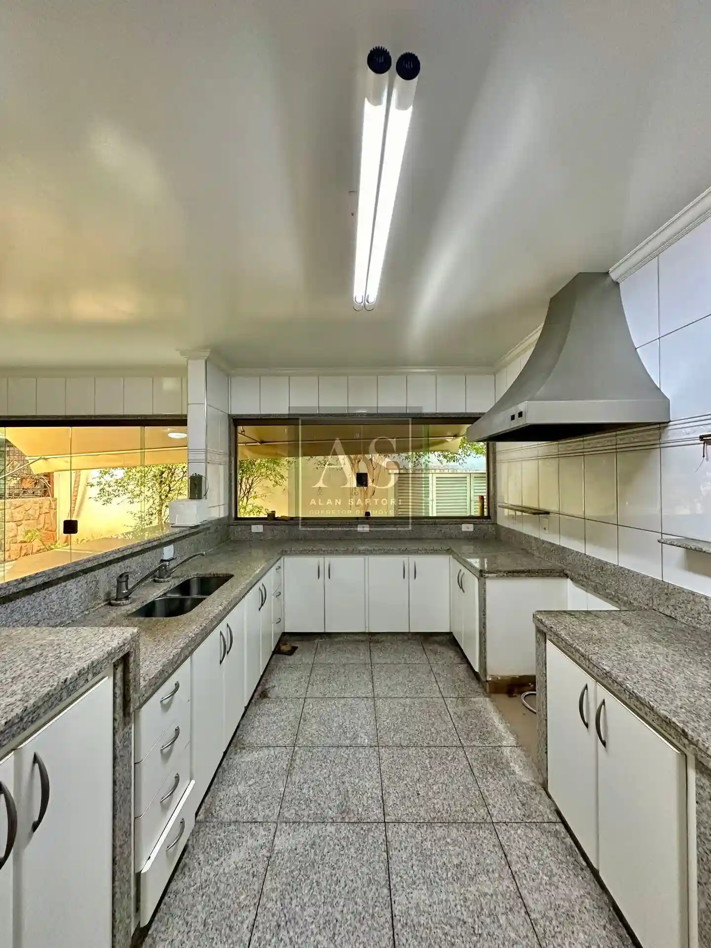 Sobrado com 4 quartos à venda, 405m² — foto 17 de 39