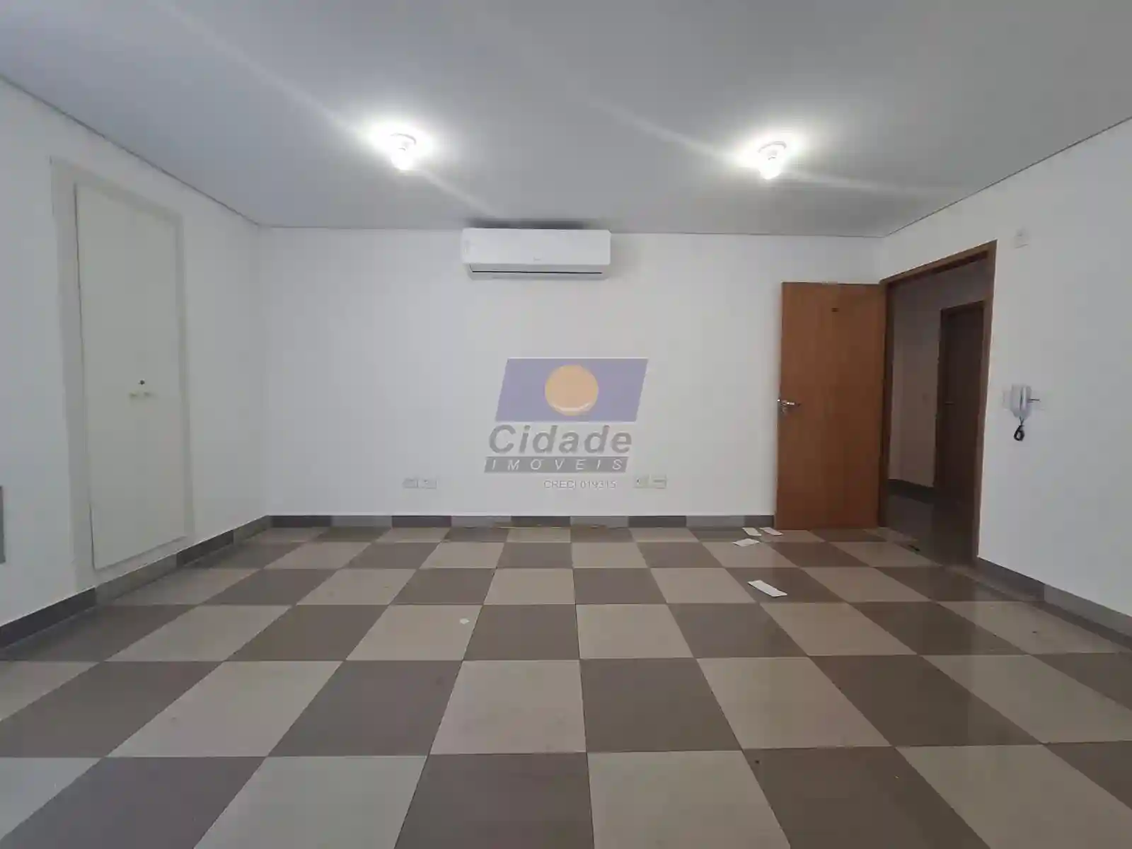 Conjunto Comercial / Sala  para aluguel, 33m² — foto 1 de 6