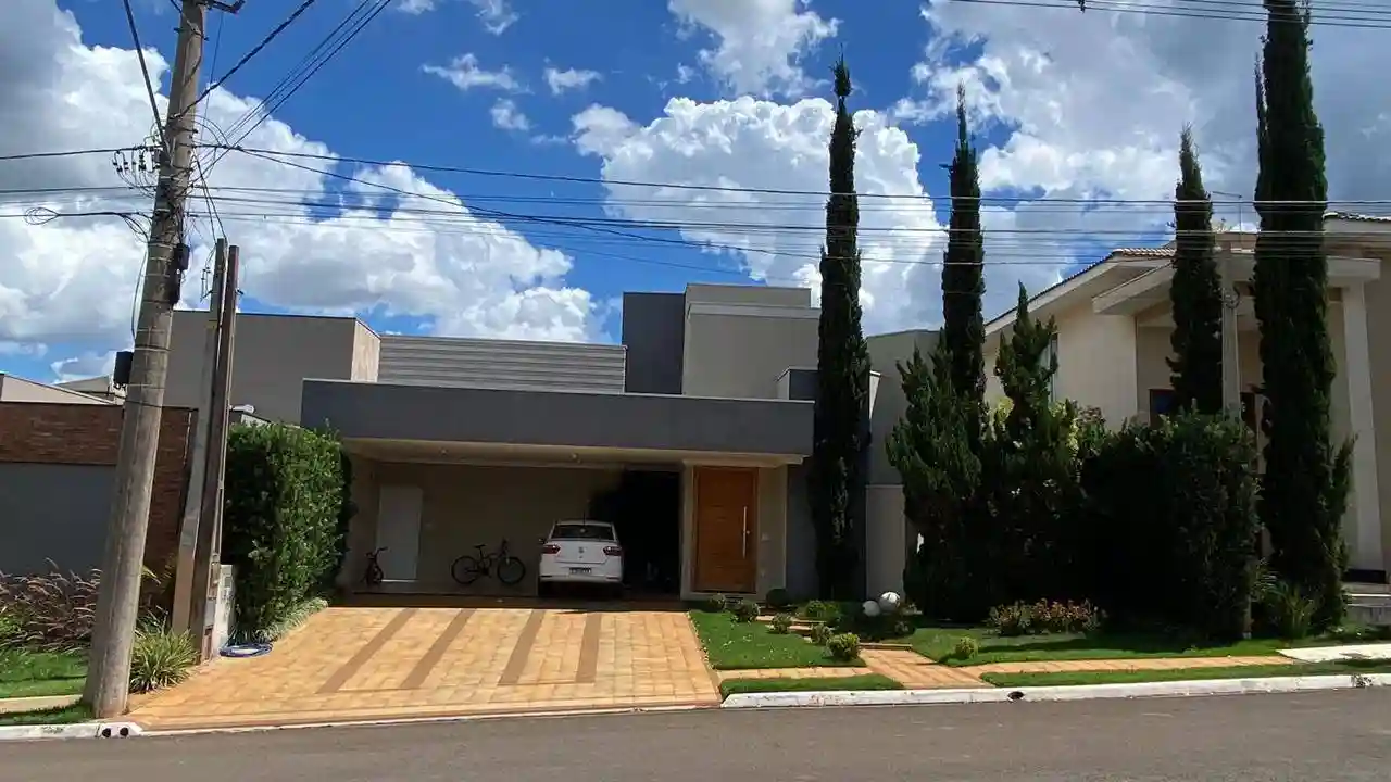 Casa de Condomínio com 3 quartos à venda, 250m² — foto 1 de 47