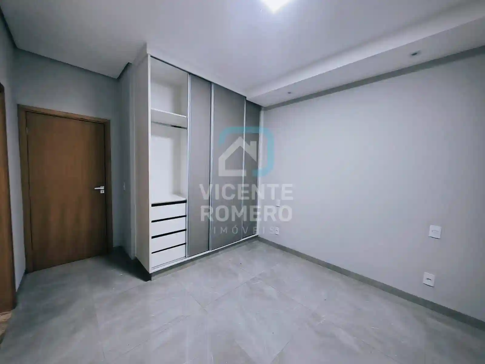 Casa de Condomínio com 3 quartos para aluguel, 220m² — foto 8 de 19