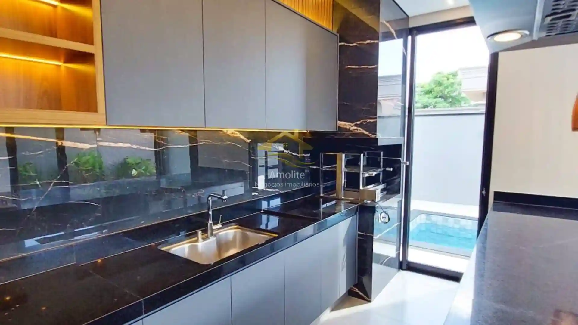 Casa de Condomínio com 3 quartos à venda, 260m² — foto 6 de 34