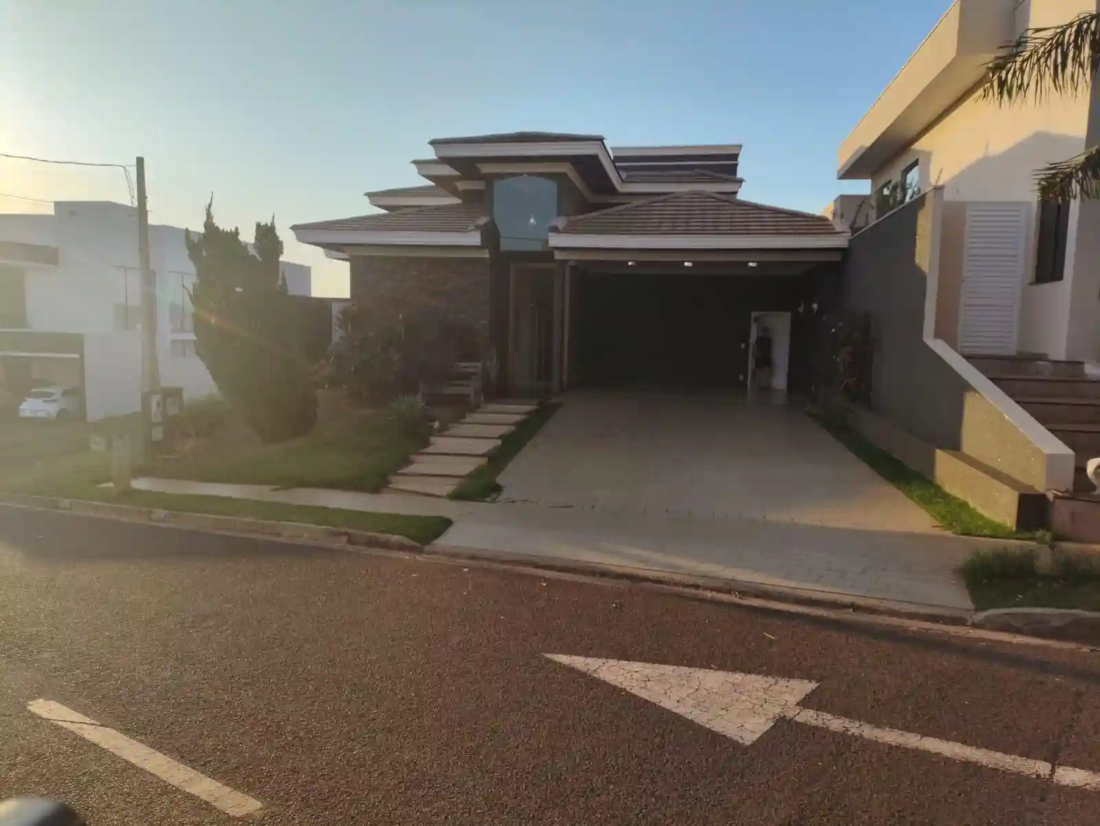 Casa de Condomínio com 4 quartos à venda, 536m² — foto 2 de 27