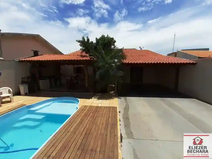 Casa com 3 quartos à venda, 220m² — foto 1 de 15