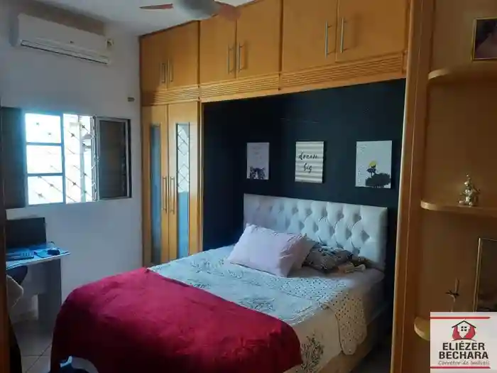 Casa com 3 quartos à venda, 220m² — foto 2 de 15