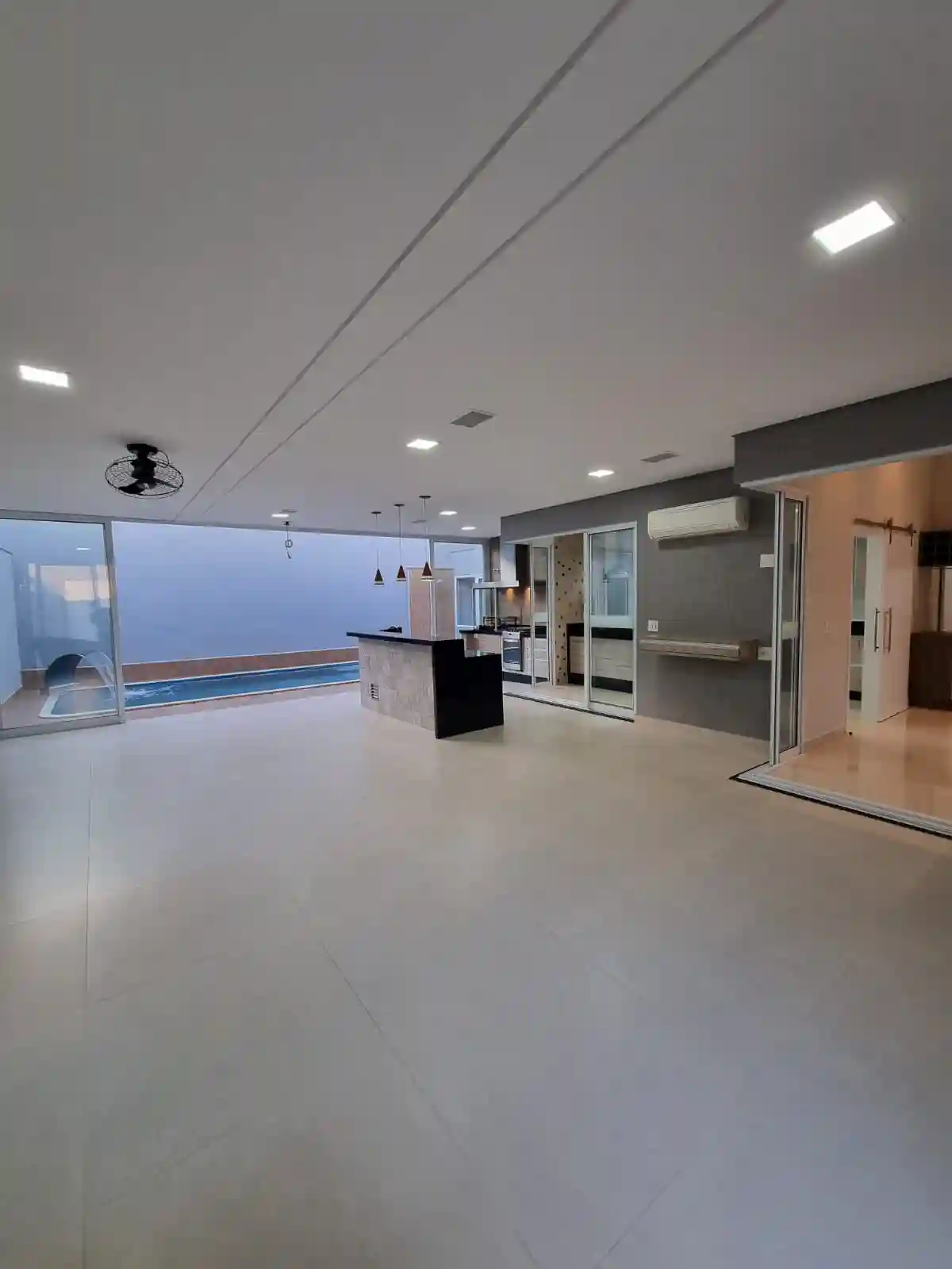 Casa de Condomínio com 4 quartos à venda, 515m² — foto 2 de 17