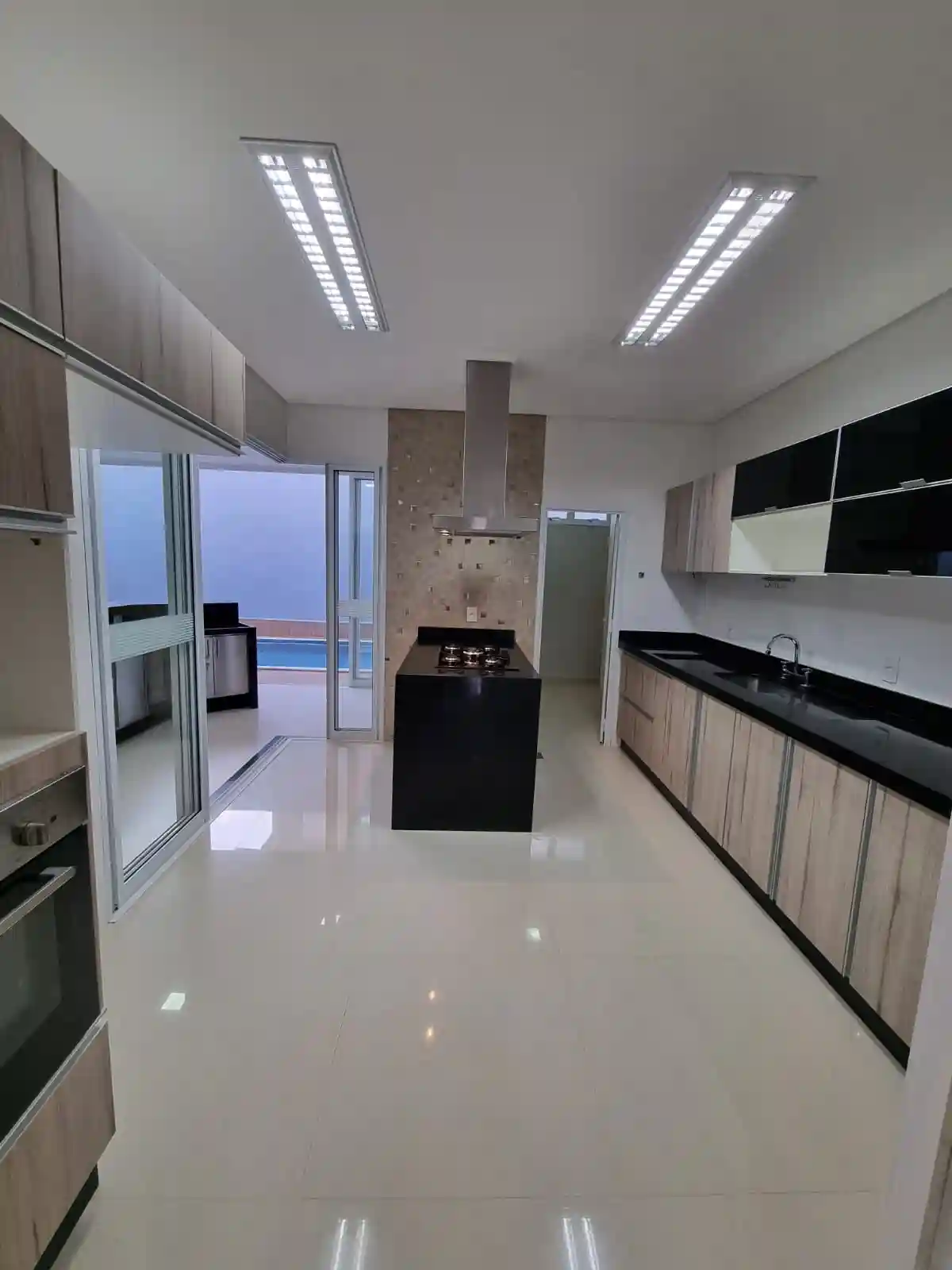 Casa de Condomínio com 4 quartos à venda, 515m² — foto 3 de 17
