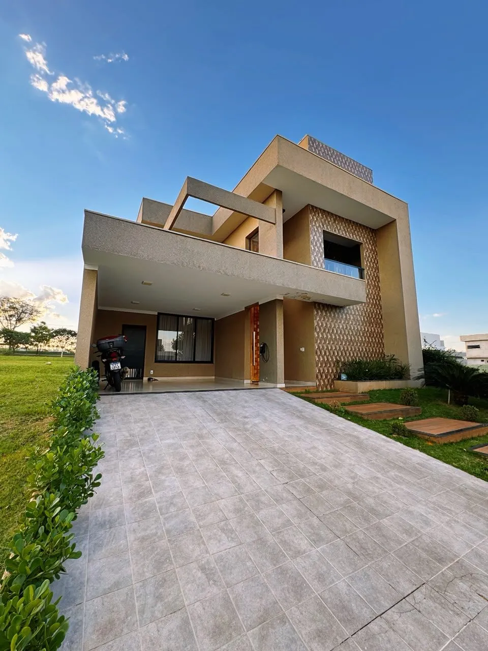 Casa de Condomínio com 4 quartos à venda, 300m² — foto 1 de 22