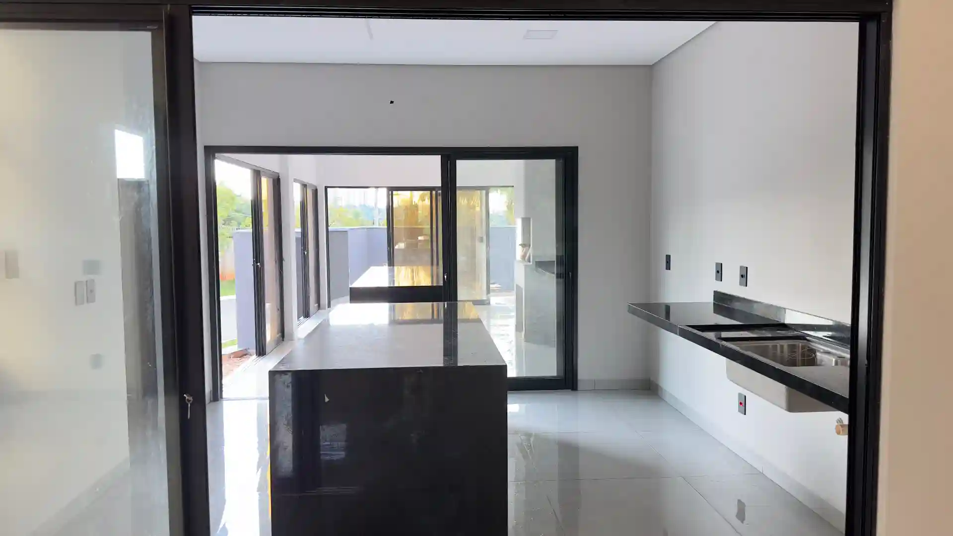 Casa de Condomínio com 3 quartos à venda, 277m² — foto 2 de 15