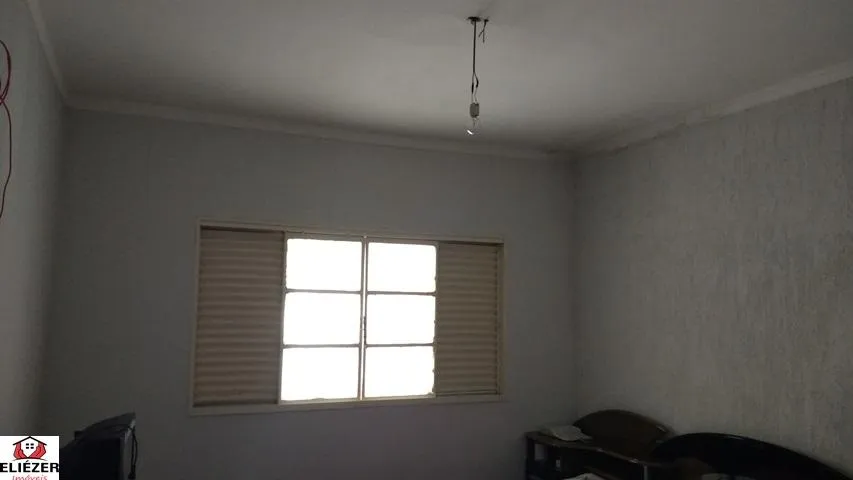 Casa à venda — foto 1 de 4