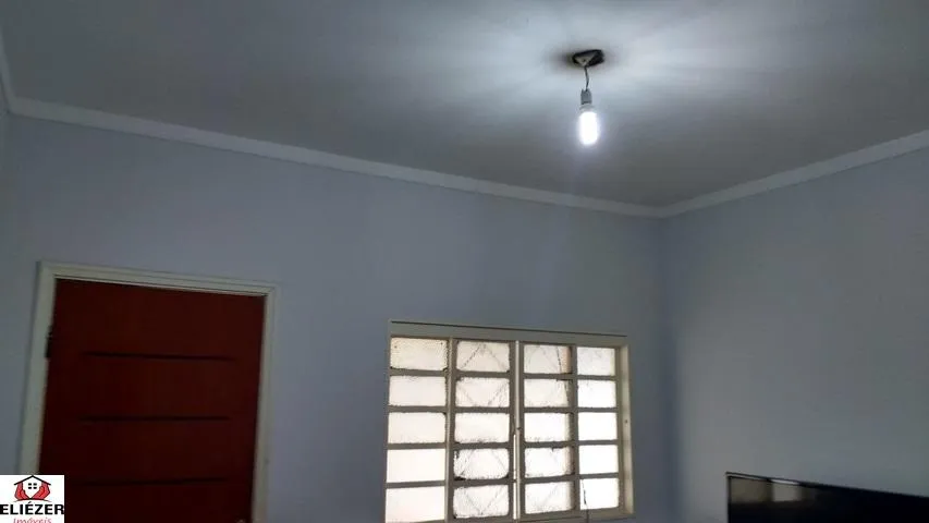 Casa à venda — foto 2 de 4