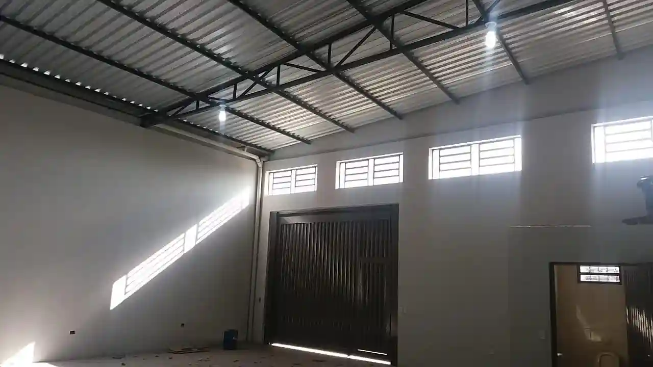 Loja / Salão / Ponto Comercial  à venda, 250m² — foto 1 de 10