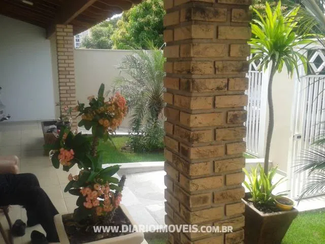 Casa à venda — foto 1 de 2