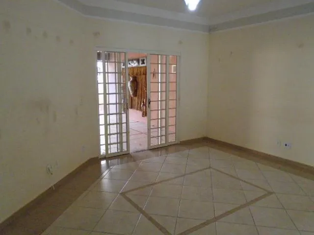 Casa à venda — foto 2 de 6