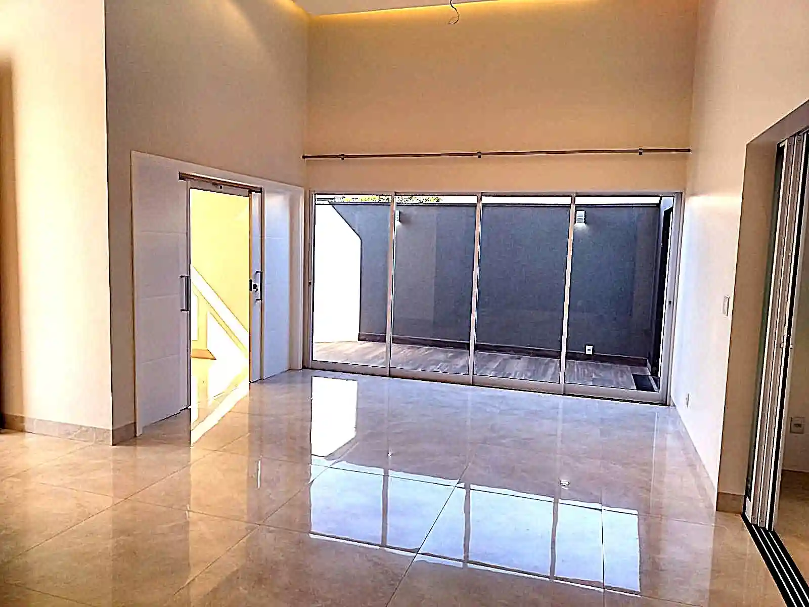 Casa de Condomínio com 3 quartos à venda, 230m² — foto 4 de 23