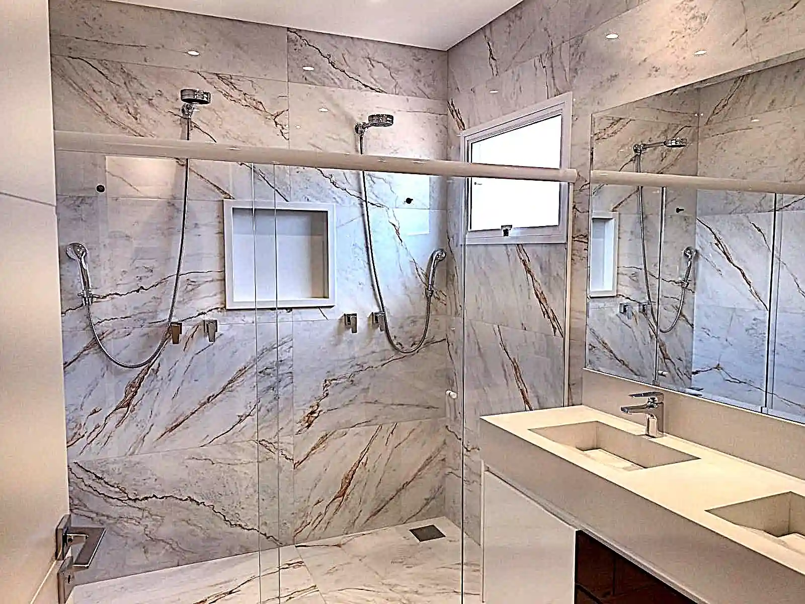Casa de Condomínio com 3 quartos à venda, 230m² — foto 10 de 23