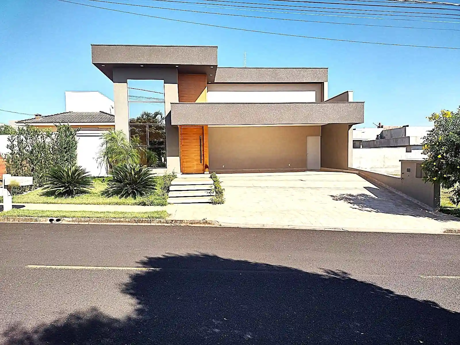 Casa de Condomínio com 3 quartos à venda, 230m² — foto 2 de 23