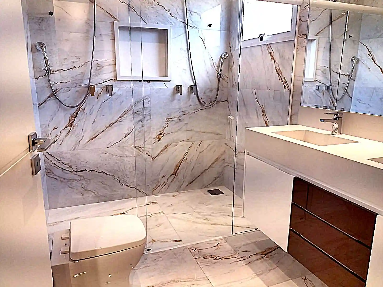 Casa de Condomínio com 3 quartos à venda, 230m² — foto 12 de 23