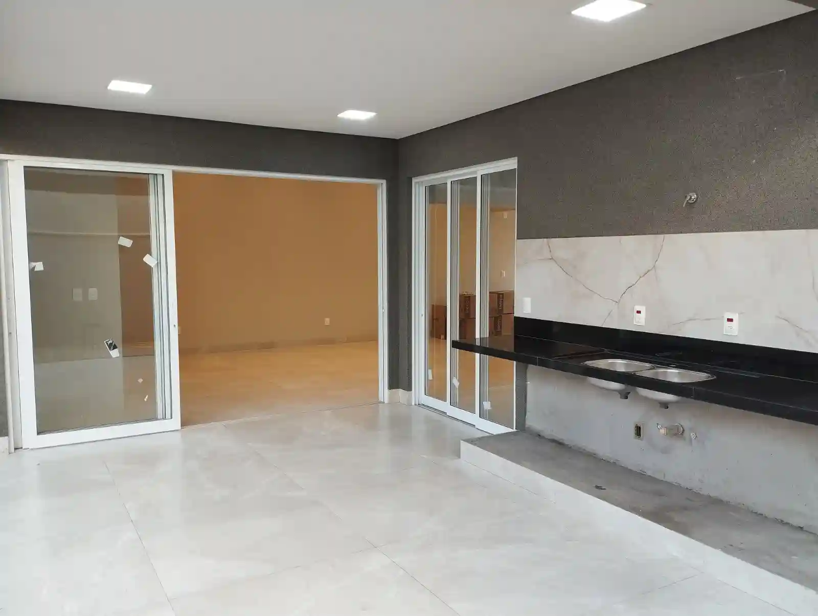 Casa de Condomínio com 3 quartos à venda, 360m² — foto 3 de 10