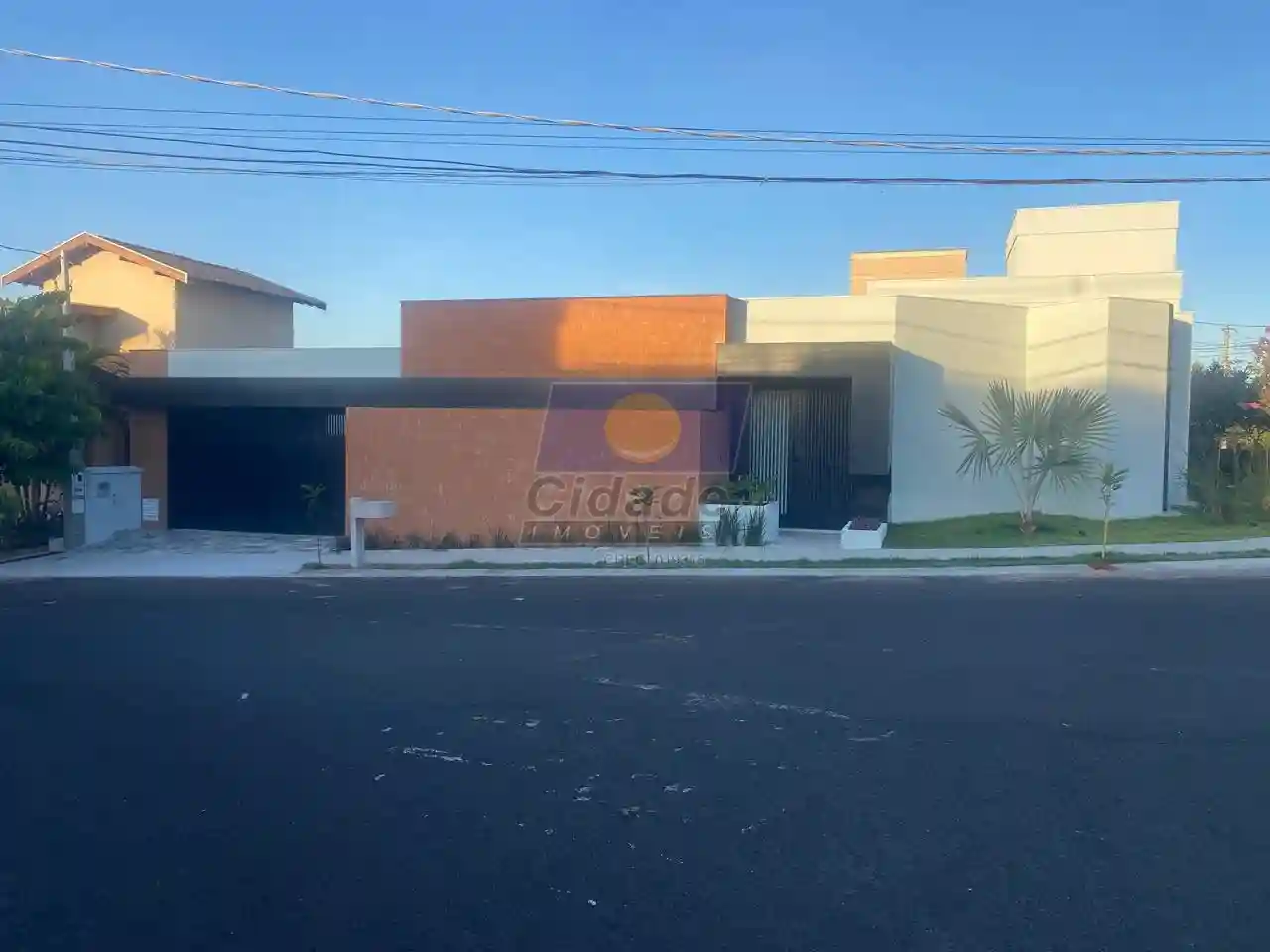 Casa de Condomínio com 3 quartos à venda, 190m² — foto 1 de 15
