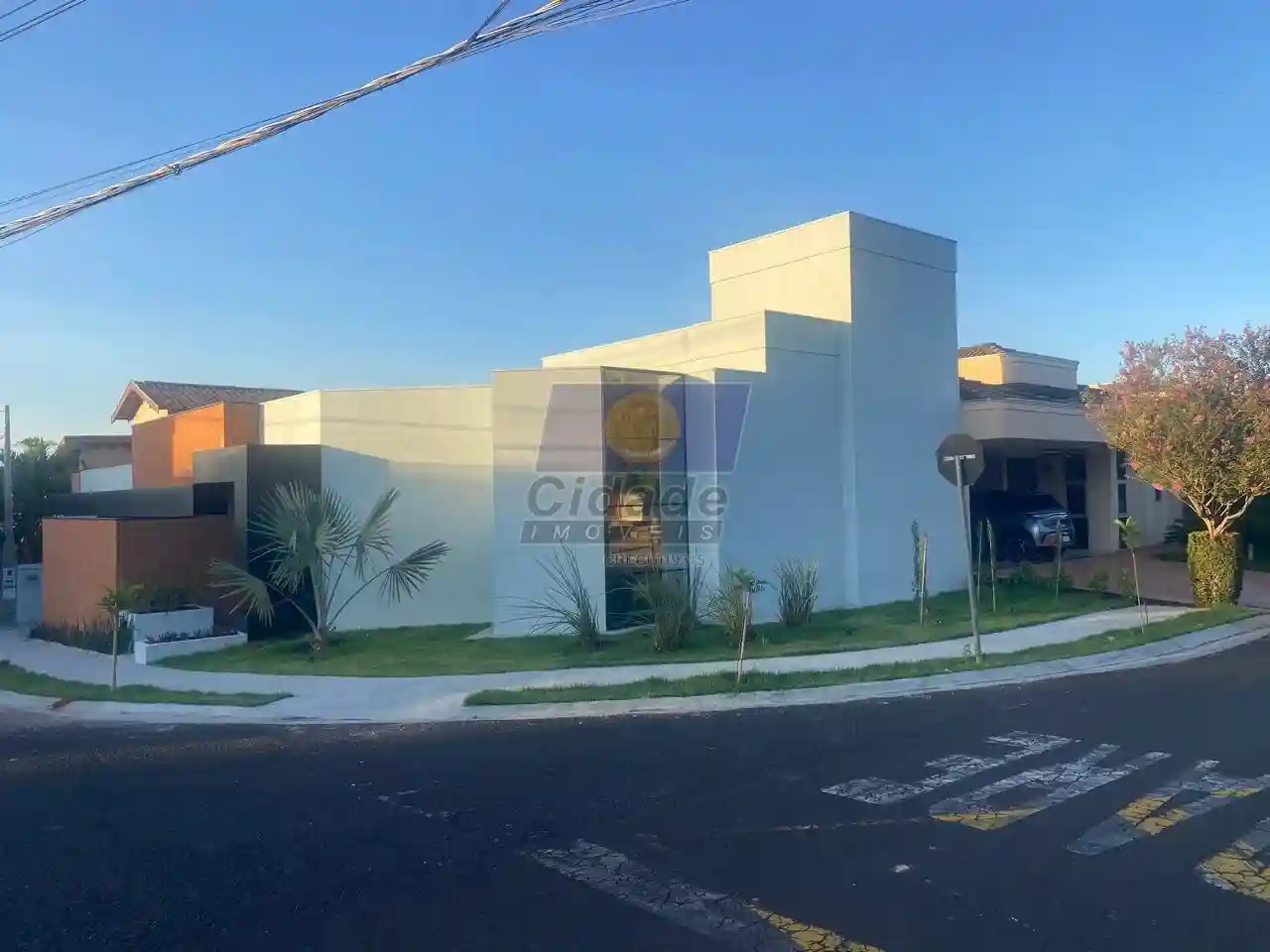 Casa de Condomínio com 3 quartos à venda, 190m² — foto 2 de 15