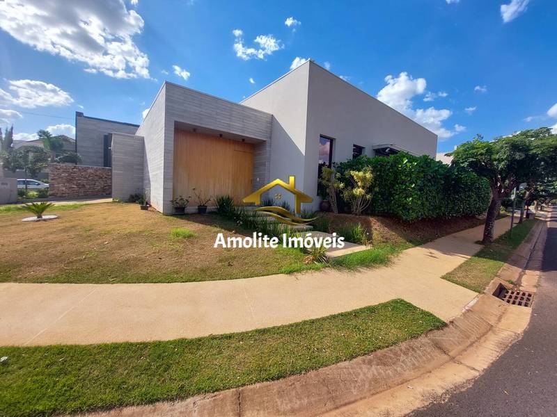 Casa de Condomínio com 3 quartos à venda, 254m² — foto 3 de 38