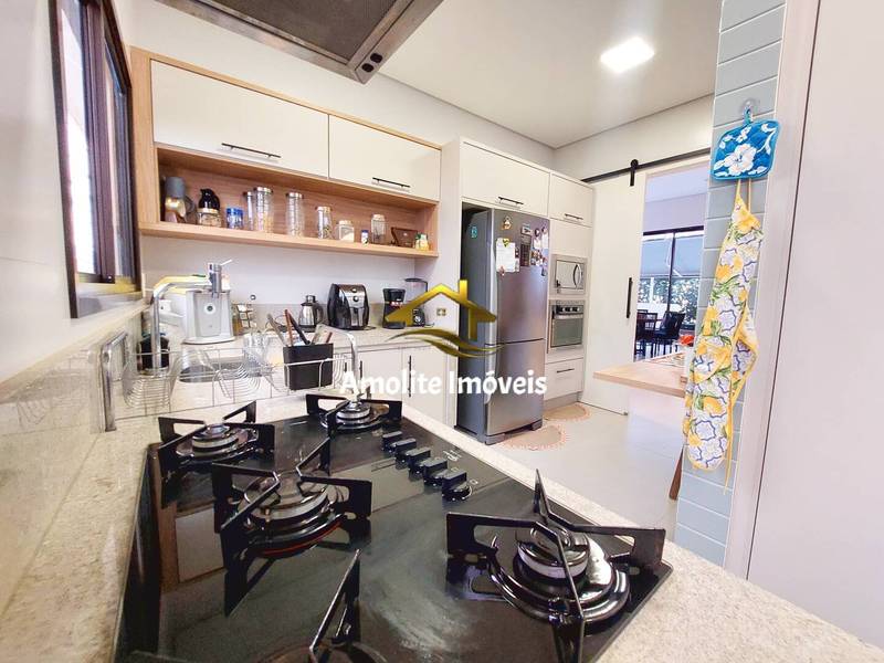 Casa de Condomínio com 3 quartos à venda, 254m² — foto 15 de 38