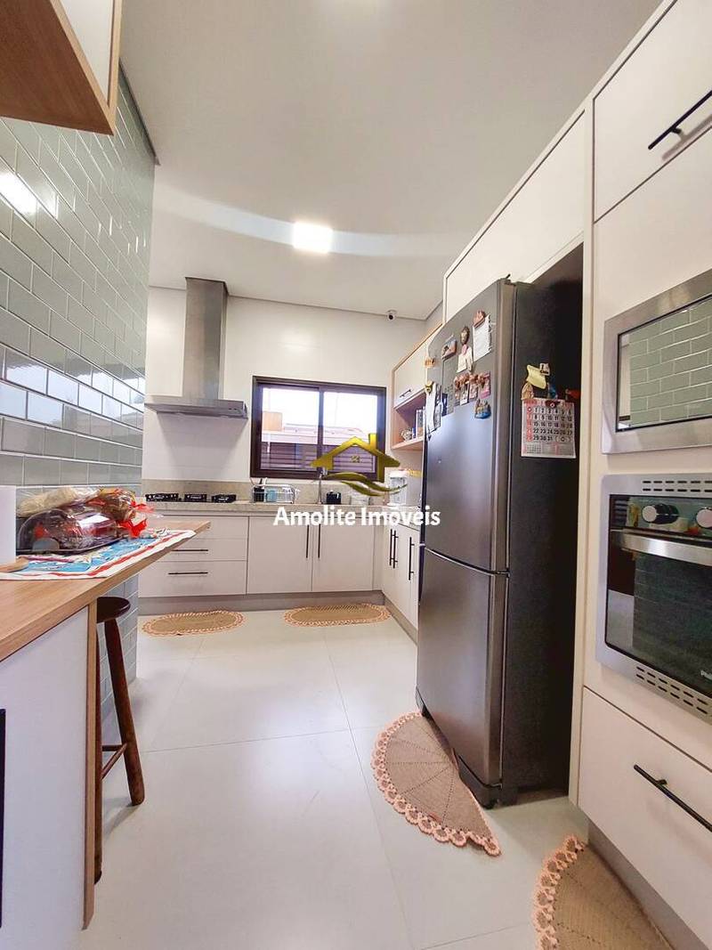 Casa de Condomínio com 3 quartos à venda, 254m² — foto 16 de 38