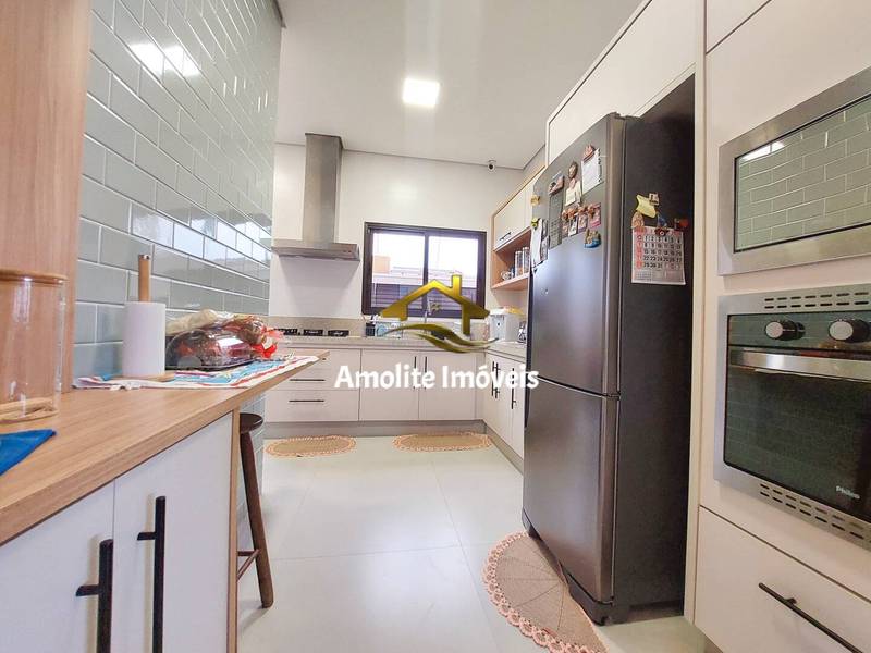 Casa de Condomínio com 3 quartos à venda, 254m² — foto 11 de 38