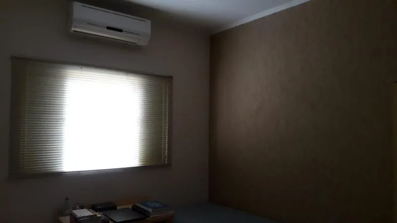 Casa com 3 quartos à venda, 200m² — foto 2 de 8