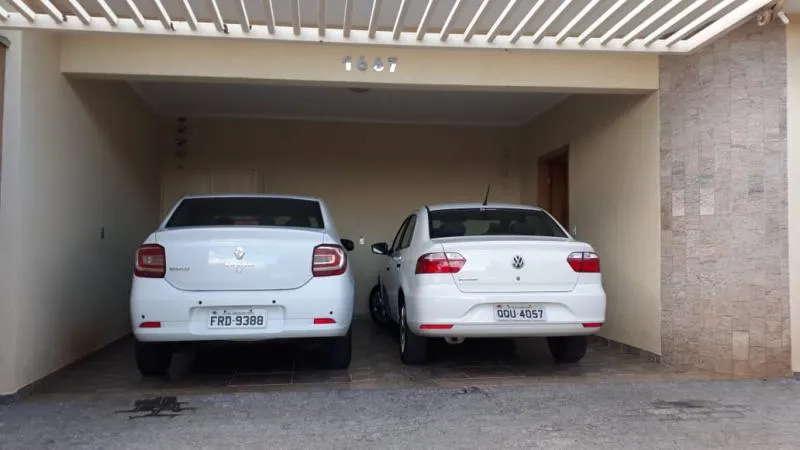 Casa com 3 quartos à venda, 200m² — foto 1 de 8