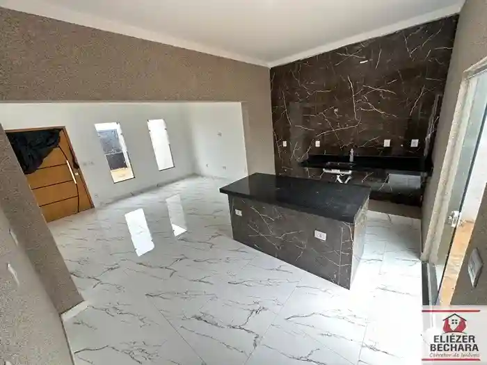 Casa com 3 quartos à venda, 80m² — foto 1 de 26