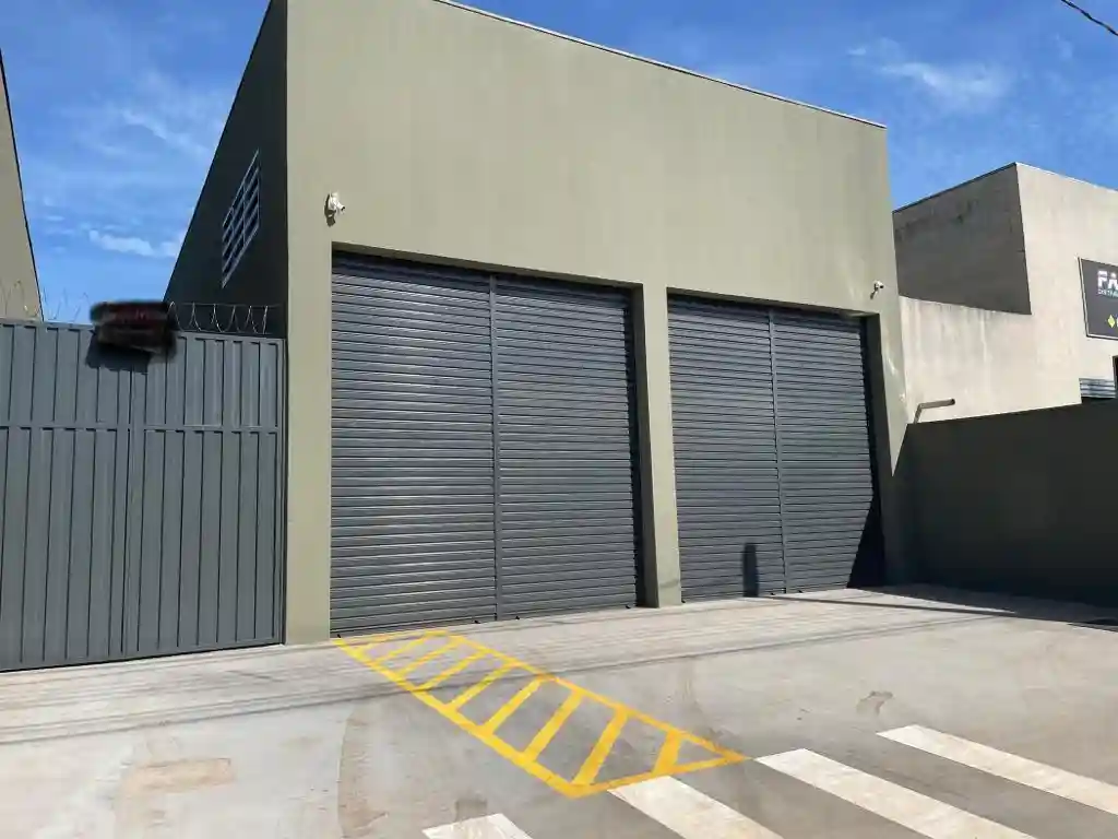 Loja / Salão / Ponto Comercial  à venda, 305m² — foto 1 de 15