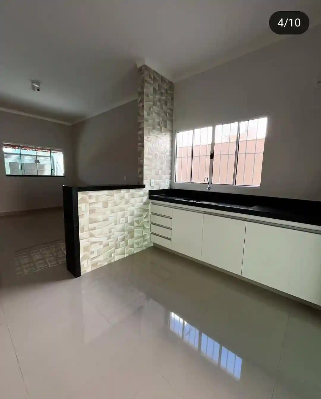 Casa com 3 quartos à venda, 220m² — foto 2 de 9