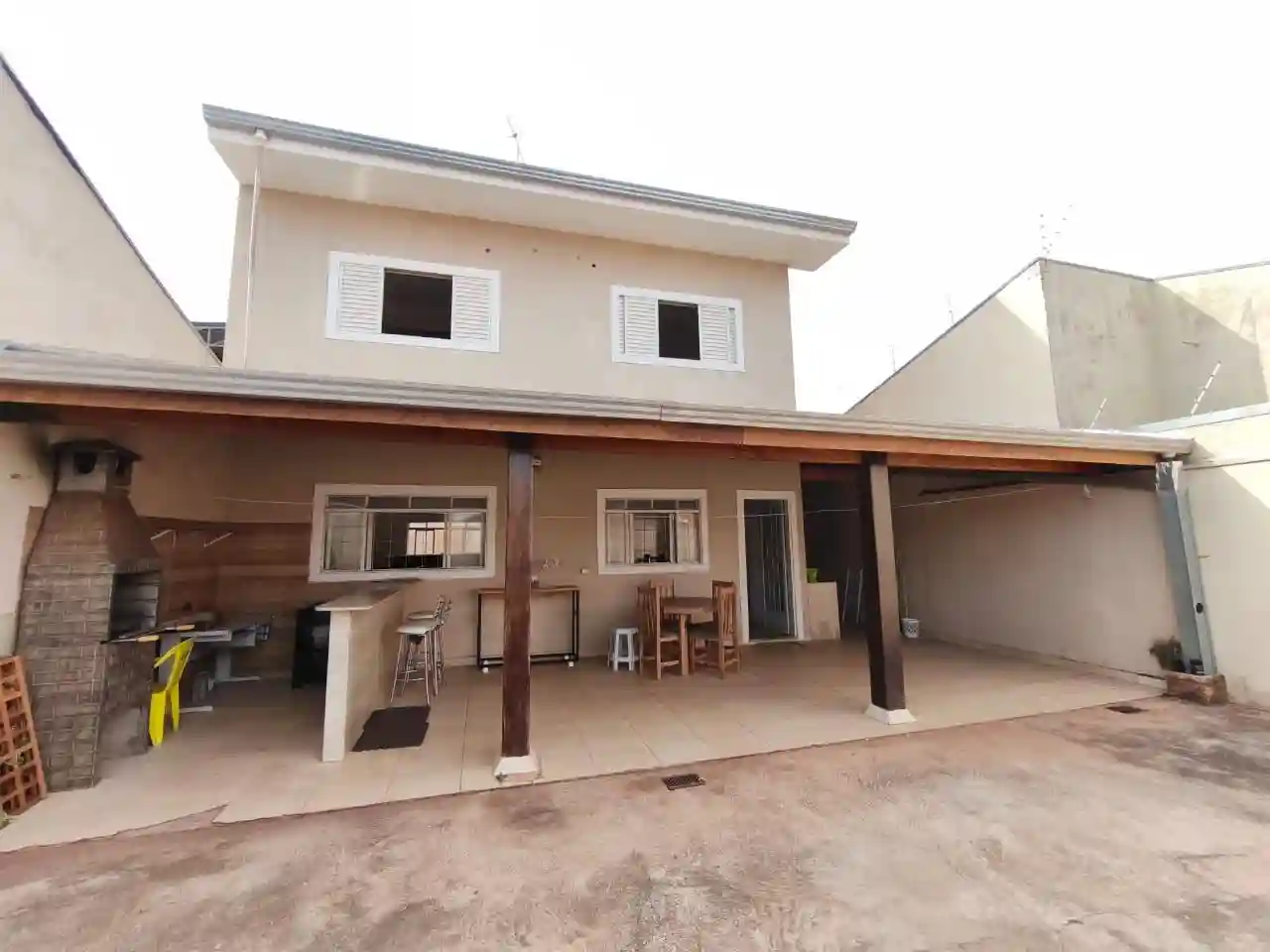 Casa com 3 quartos à venda, 200m² — foto 1 de 20