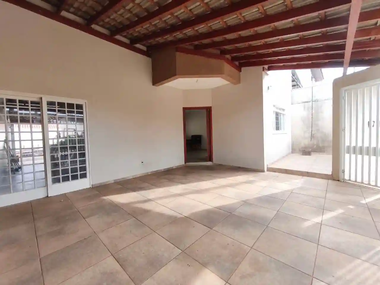 Casa com 3 quartos à venda, 200m² — foto 3 de 20