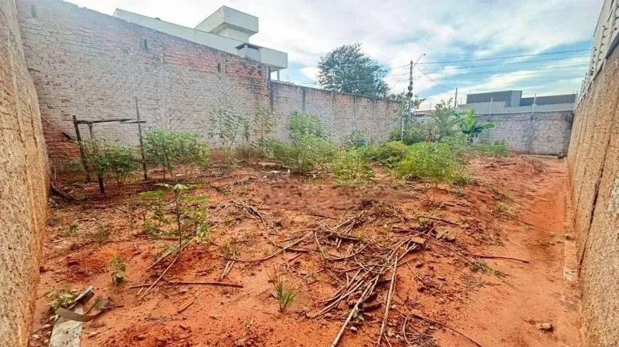 Terreno / Lote / Condomínio à venda, 242m² — foto 4 de 5