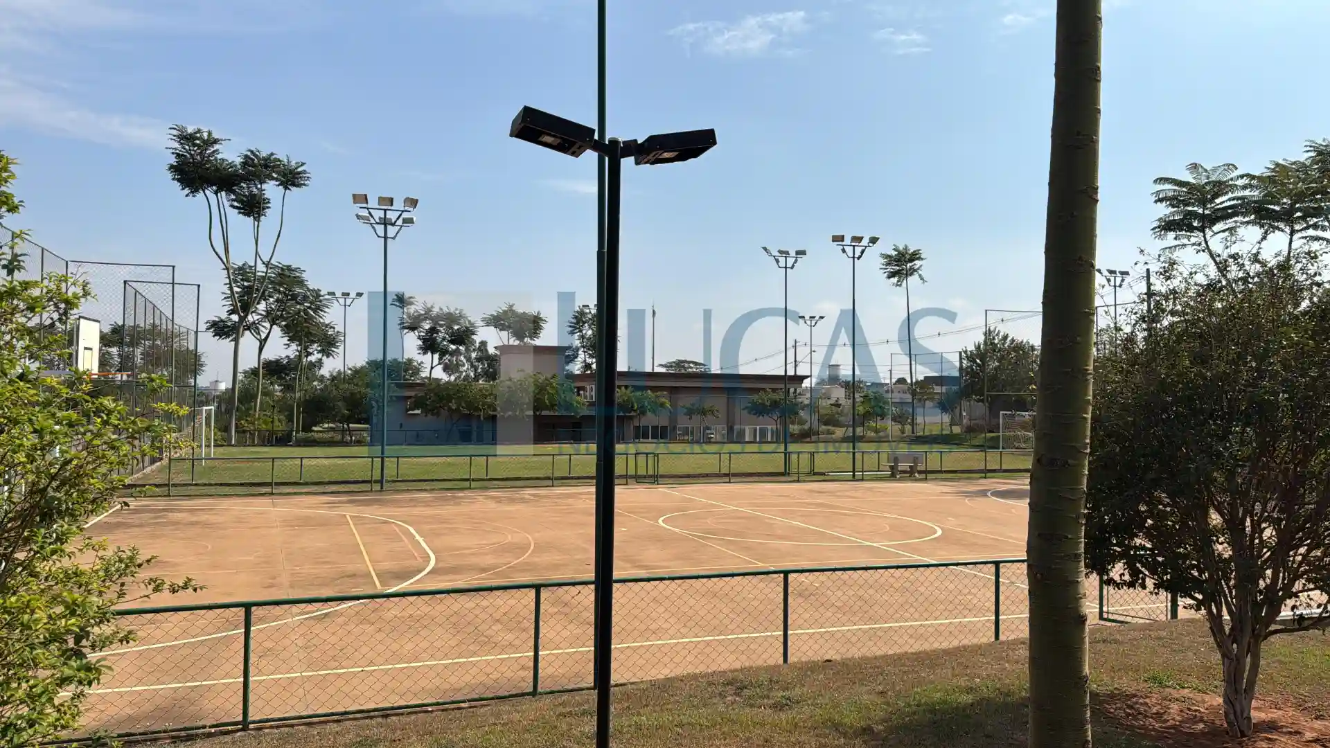 Terreno / Lote / Condomínio  à venda, 231m² — foto 1 de 13
