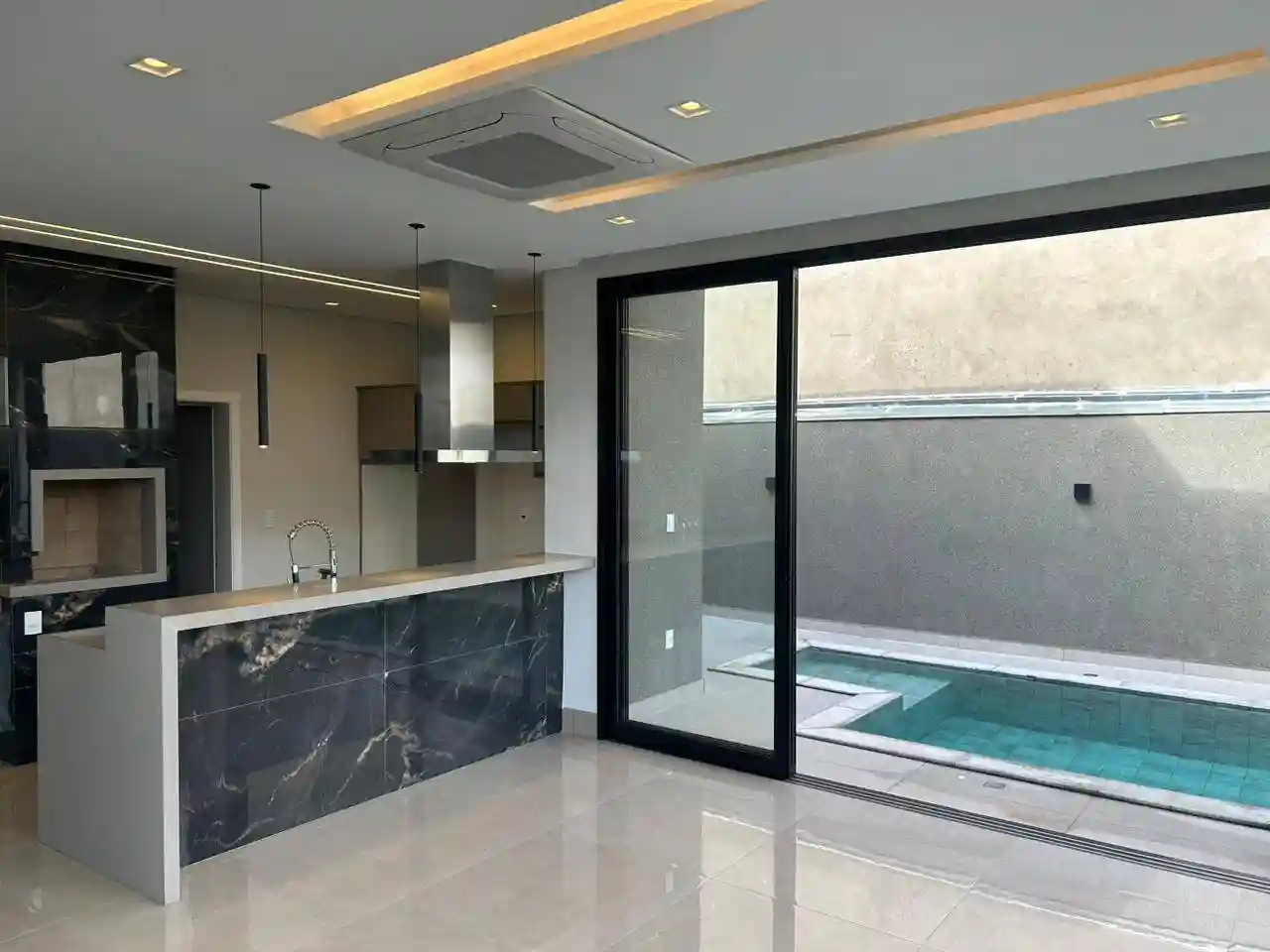 Casa de Condomínio com 3 quartos à venda, 475m² — foto 2 de 21