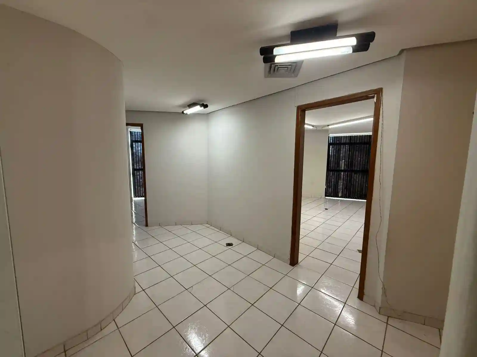 Conjunto Comercial / Sala para aluguel, 56m² — foto 4 de 17