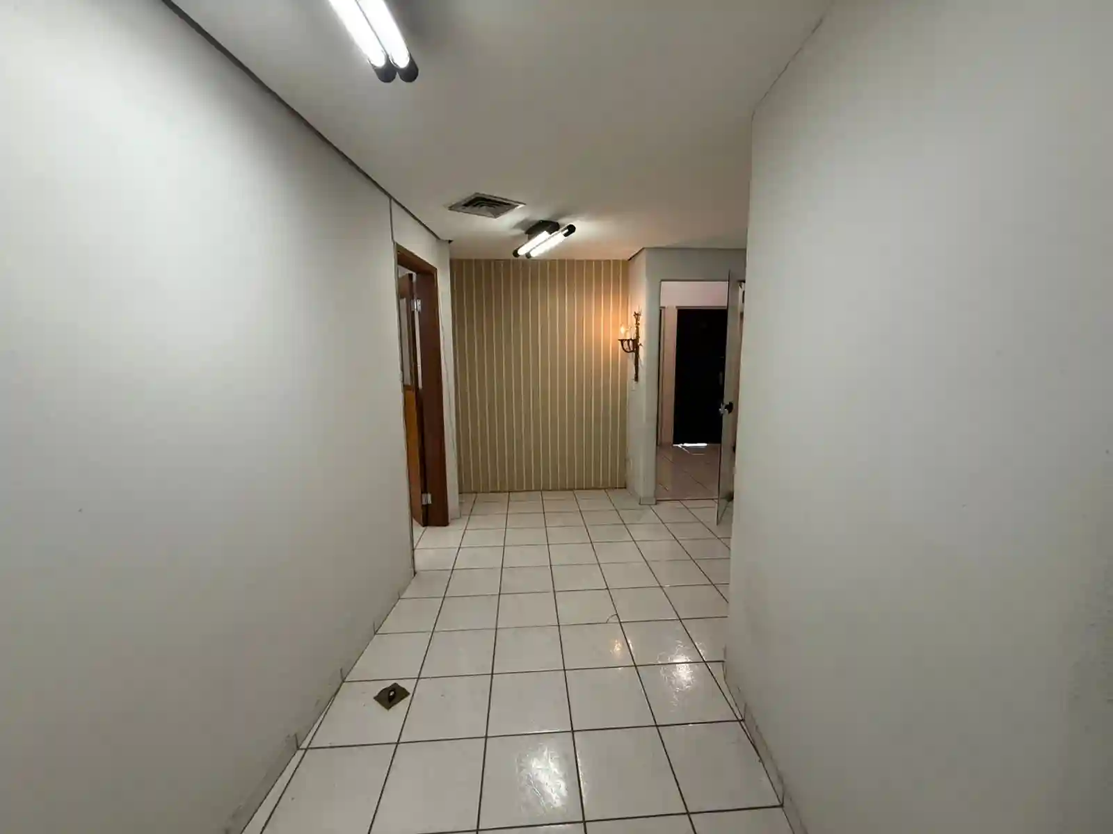 Conjunto Comercial / Sala para aluguel, 56m² — foto 16 de 17