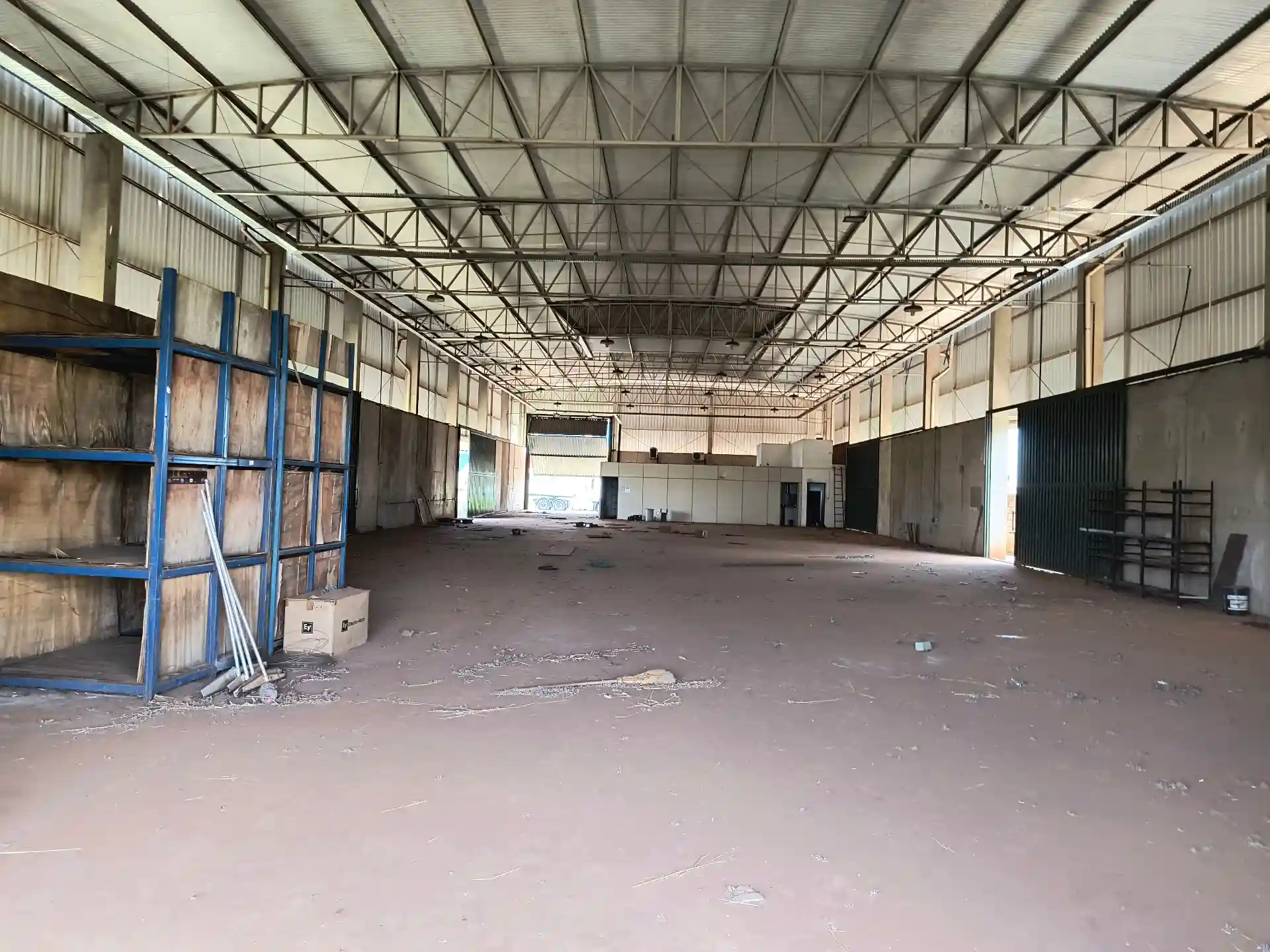 Galpão / Depósito / Armazém  para aluguel, 2694m² — foto 2 de 4