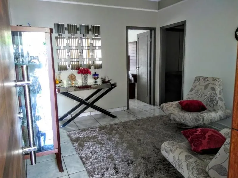 Casa à venda — foto 1 de 8