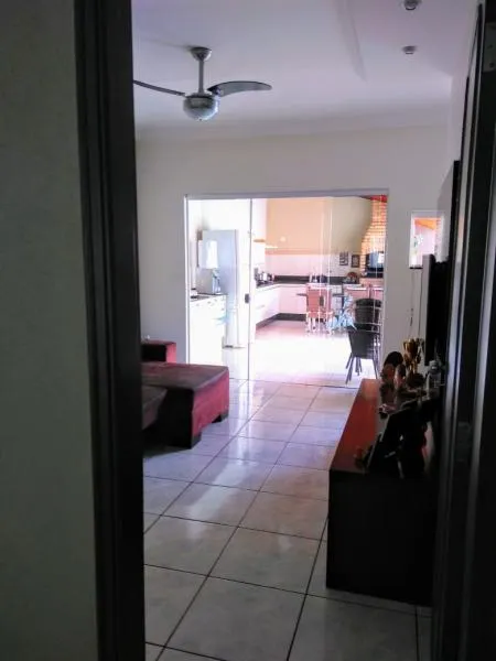 Casa à venda — foto 6 de 8