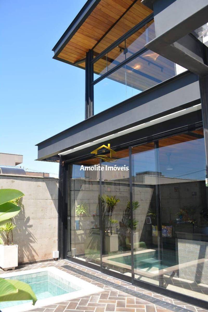 Casa de Condomínio com 4 quartos à venda, 240m² — foto 2 de 17