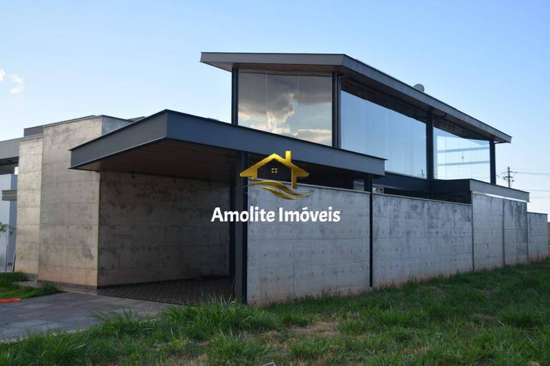 Casa de Condomínio com 4 quartos à venda, 240m² — foto 1 de 17