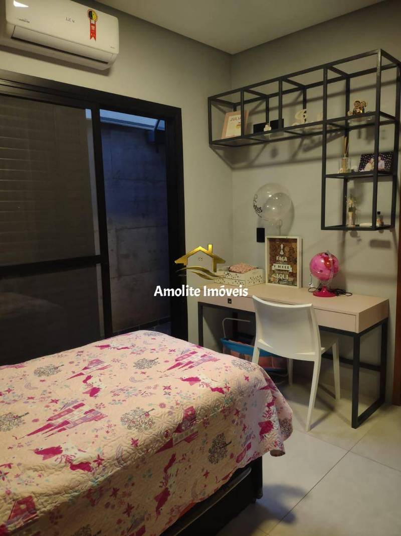 Casa de Condomínio com 4 quartos à venda, 240m² — foto 10 de 17