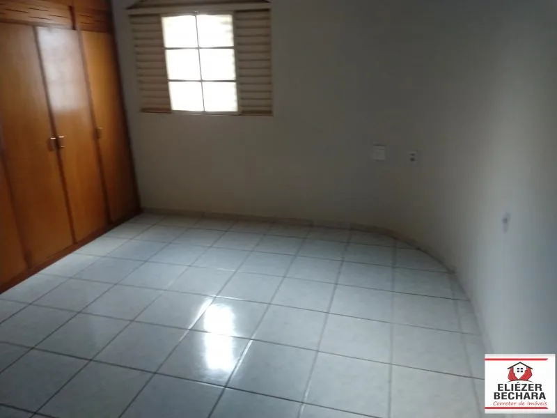 Casa à venda — foto 2 de 2