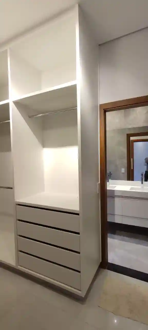 Casa de Condomínio com 3 quartos à venda, 253m² — foto 1 de 17